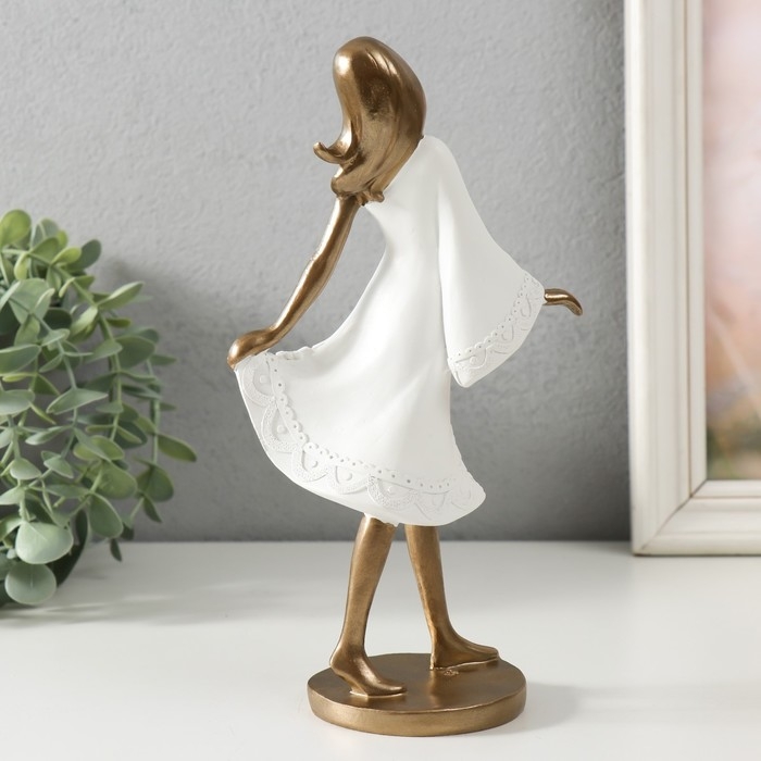 Сувенир полистоун  Сувенир полистоун "Девушка в белом платье с цветами" 12х8х23 см