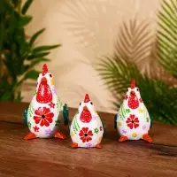 Сувенирный набор "Курочки" дерево 12,10 и 8 см