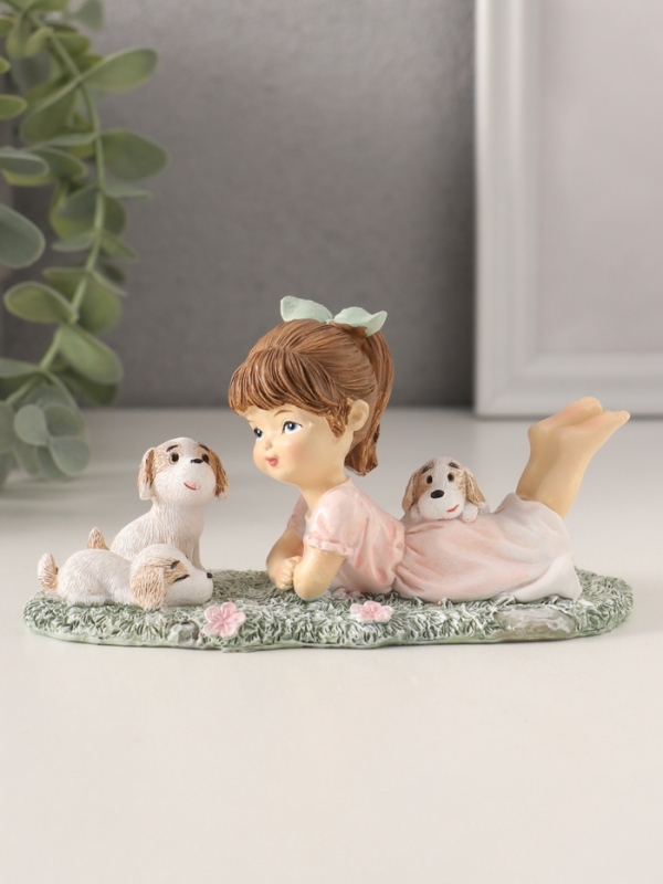 Сувенир полистоун Сувенир полистоун "Малышка в розовом платье на лужайке с щенятами" 13х6х7 см
