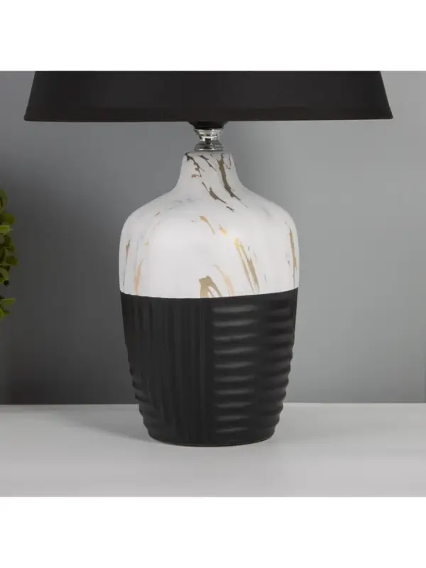Лампа настольная RISALUX &laquo;Строгие линии&raquo;, Е27, 40 Вт, бело-чёрная, 25&times;25&times;40 см