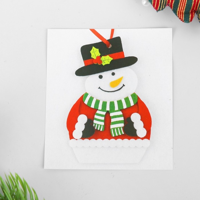 Набор для творчества - создай ёлочное украшение из фетра «Снеговик в варежках» Набор для творчества - создай ёлочное украшение из фетра «Снеговик в варежках»