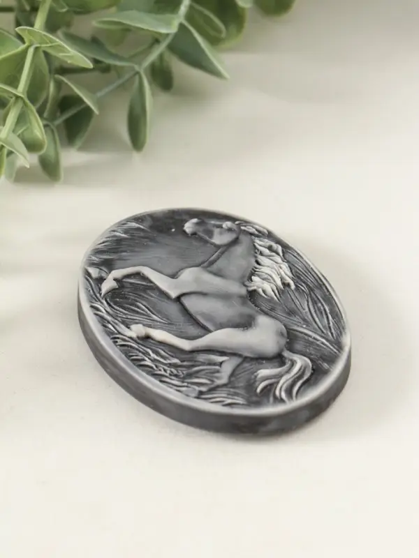 Магнит Магнит "Лошадь бегущая (барельеф)" 5,5 см