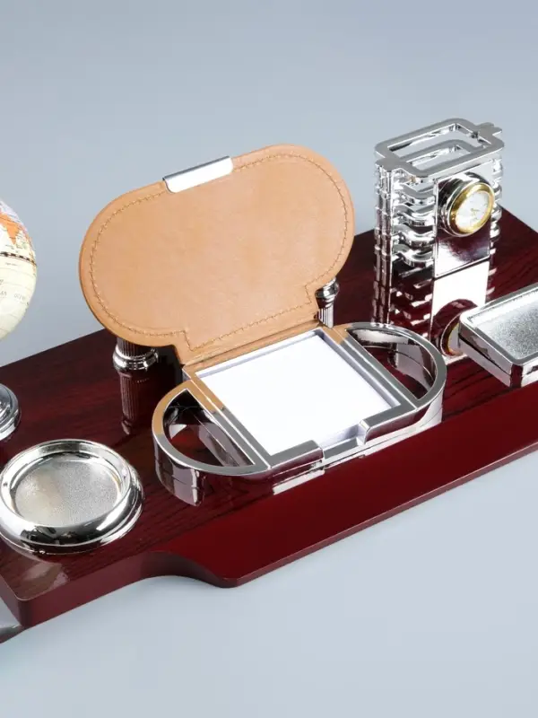 Набор настольный, органайзер 7 в 1, часы, лок для бумаги, визитница, глобус, подставка для печати, карандашница, 40&times;20&times;17, МИКС