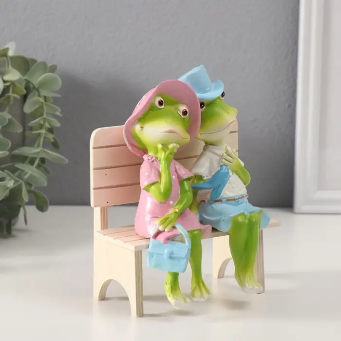 Фигурка полистоун &laquo;Лягушки на скамеечке - свидание&raquo;, 16.8&times;8.5&times;13 см