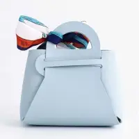 Кожанная подарочная сумочка 13 х12 х 5,5 см голубая