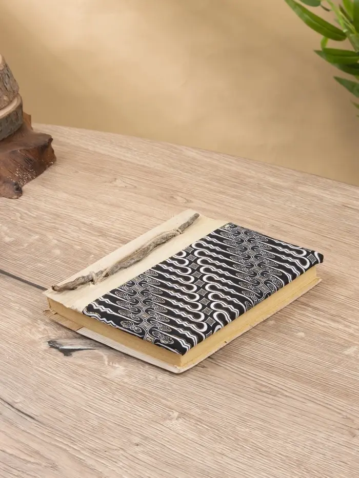 Блокнотик "Экзотика" 48 листов, 14х18х2 см, цв. чёрно-белый Блокнотик "Экзотика" 48 листов, 14х18х2 см, цв. чёрно-белый