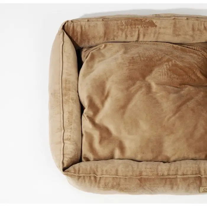 Лежанка для кошек и собак велюровая Pet Lab, 55 х 50 х 15 см, бежевая Лежанка для кошек и собак велюровая Pet Lab, 55 х 50 х 15 см, бежевая