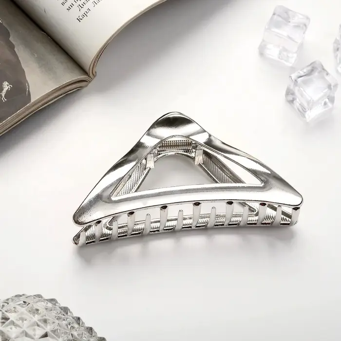 Крабик для волос &laquo;Глянец&raquo;, треугольник, 10&times;4.5 см, серебристый