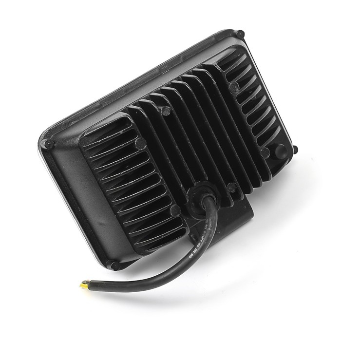 Противотуманная фара, 12 В, 15 LED, IP67, 6000 К, направленный свет Противотуманная фара, 12 В, 15 LED, IP67, 6000 К, направленный свет