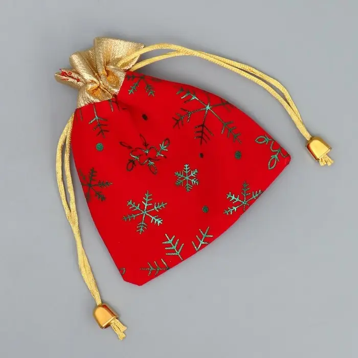 Мешочек подарочный замша «С Любовью», снежинки, тиснение, 10 х 12 см +/- 1.5 см Мешочек подарочный замша «С Любовью», снежинки, тиснение, 10 х 12 см +/- 1.5 см