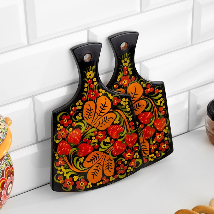 Набор &laquo;Земляничка&raquo;, 6 предметов: 2 доски, 3 банки, подставка, хохлома