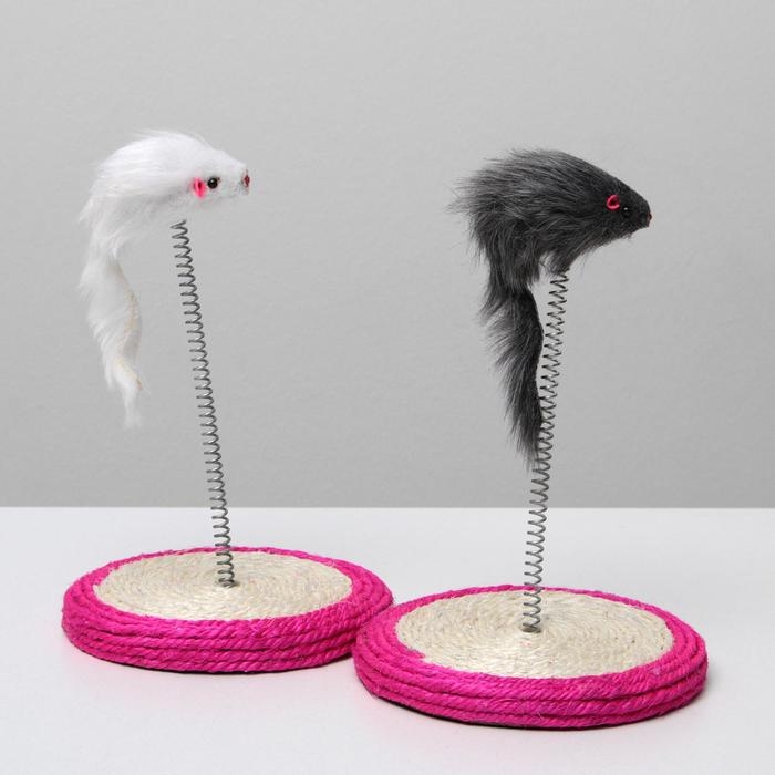 Дразнилка для кошек "Мышь на сизалевой подставке", 15 х 23 см, микс цветов