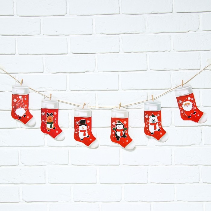 Гирлянда с прищепками новогодняя «Новогодние носочки», на Новый год, красная, длина 1.5 м. Гирлянда с прищепками новогодняя «Новогодние носочки», на Новый год, красная, длина 1.5 м.