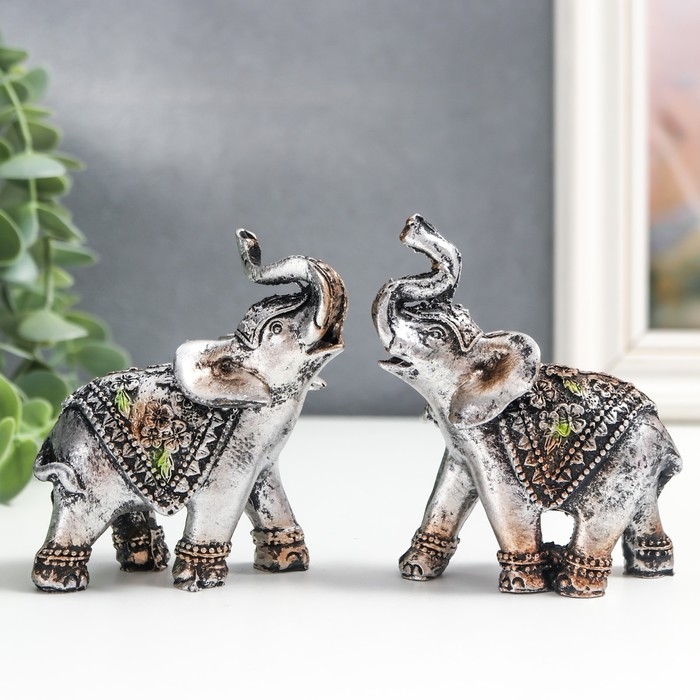 Сувенир полистоун Сувенир полистоун "Слоники в треугольных попонах" набор 2 шт 8х3х7,5 см