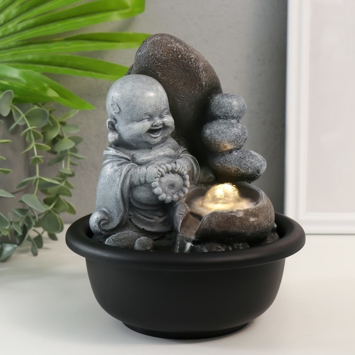 Фонтан настольный от сети, подсветка "Маленький хотей с чётками у скалы" 16х16х19 см