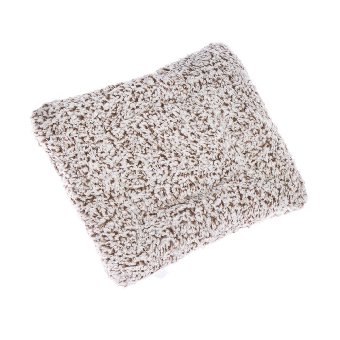 Игрушка на панель авто, кошечка на подушке, бело-рыжий окрас Игрушка на панель авто, кошечка на подушке, бело-рыжий окрас