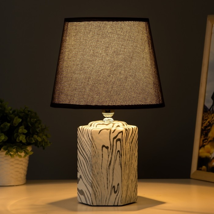 Настольная лампа Настольная лампа "Харз" E14 40Вт белый-черный 20х20х32 см RISALUX