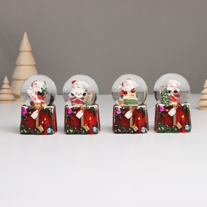 Сувенир полистоун водяной шар свет Сувенир полистоун водяной шар свет "Дед Мороз со списком подарков" МИКС 4,7х4,5х7 см