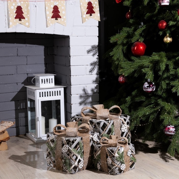 Светодиодная фигура «Подарки с еловой веткой» 15, 20, 25 см, текстиль, металл, батарейки ААх2 (не в комплекте), свечение тёплое белое Светодиодная фигура «Подарки с еловой веткой» 15, 20, 25 см, текстиль, металл, батарейки ААх2 (не в комплекте), свечение тёплое белое