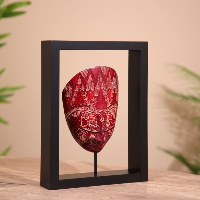 Сувенир Сувенир "Маска в рамке" батик, дерево 22х5х29 см