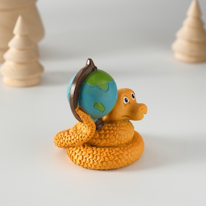 Сувенир полистоун Сувенир полистоун "Змей с глобусом" 5,5х6 см