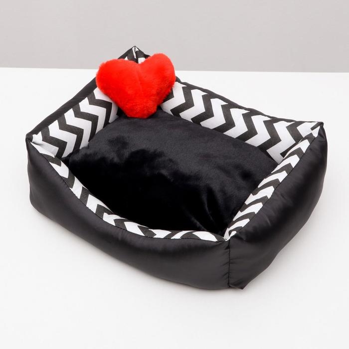Лежанка с сердечком, 42 х 32 х 13 см, оксфорд, бязь, искусственный мех, чёрная Лежанка с сердечком, 42 х 32 х 13 см, оксфорд, бязь, искусственный мех, чёрная