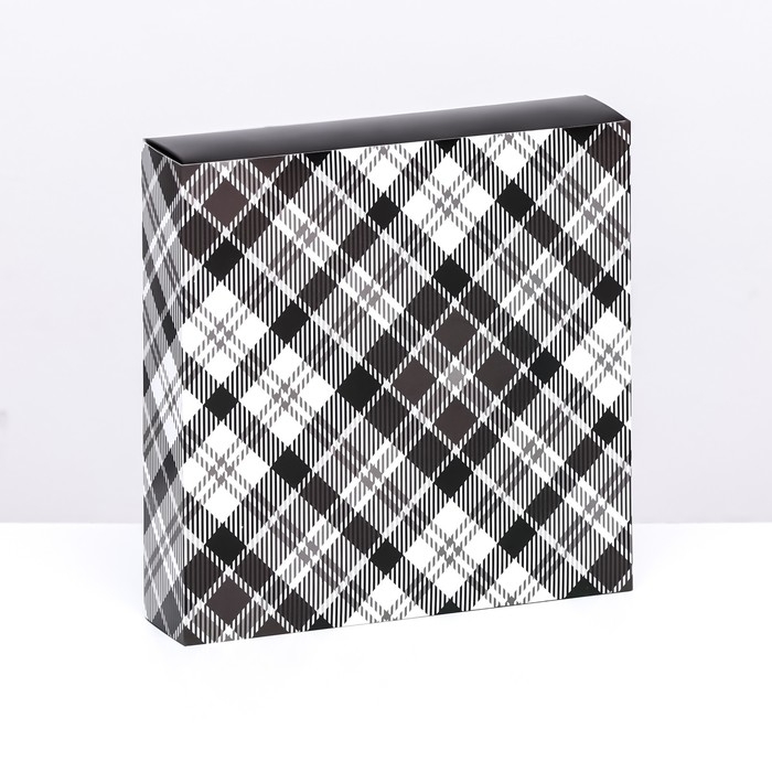 Коробка для 8 конфет + шоколад, с окном , Коробка для 8 конфет + шоколад, с окном , "Мужской" 17,7 х 17,8 х 3,8 см. Кондитерская упаковка