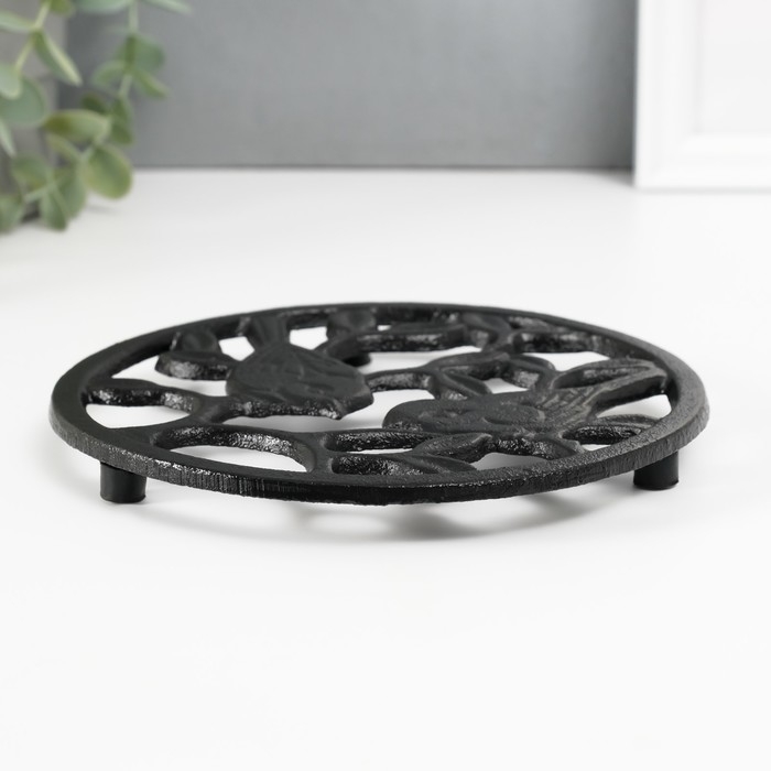 Сувенир чугун подставка  Сувенир чугун подставка "Птички в листьях" 15,6х15,6х1,5 см