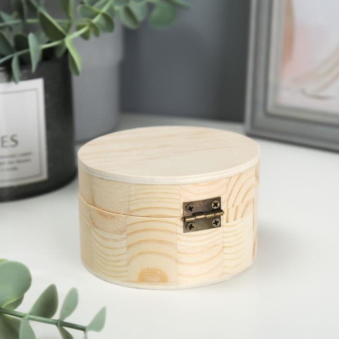 Шкатулка дерево простая круглая 9,2*9,2*5,2 см Шкатулка дерево простая круглая 9,2*9,2*5,2 см