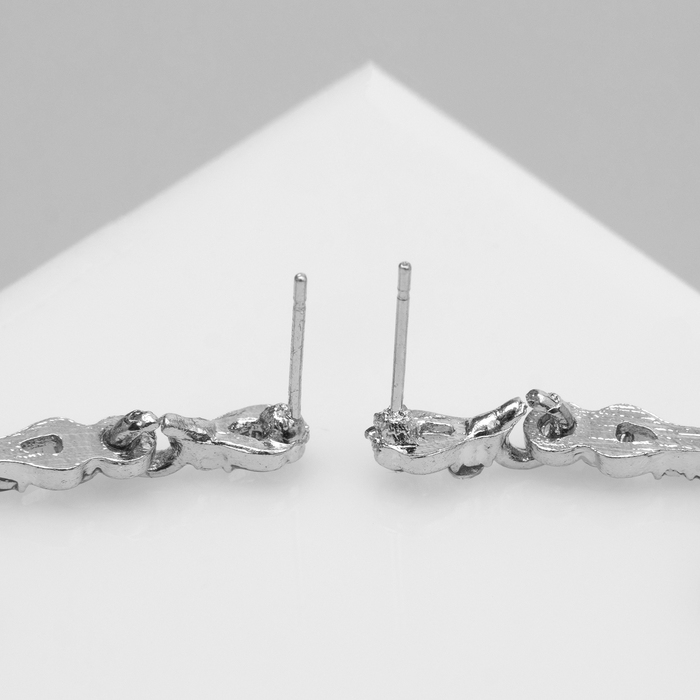 Серьги со стразами «Крестики» вставки, цвет белый в серебре