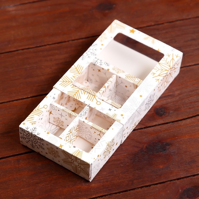 Новый год. Коробка под 6 конфет Новый год. Коробка под 6 конфет "Снежинки", 13,7 х 9,8 х 3,8 см, кондитерская упаковка