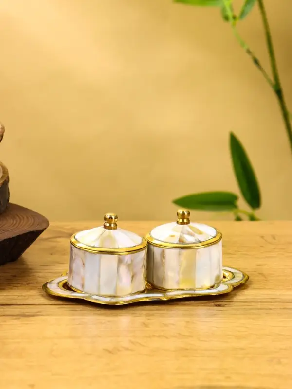 Набор шкатулок на тарелочке «Сокровища Агры», латунь с перламутром, 9×13×5 см Набор шкатулок на тарелочке «Сокровища Агры», латунь с перламутром, 9×13×5 см