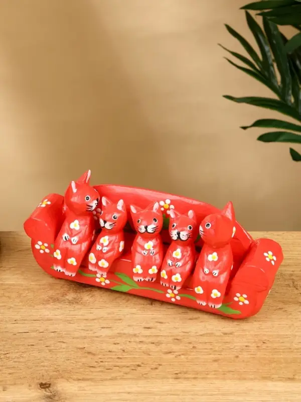 Сувенир Сувенир "Кошачье семейство" дерево 20х5х10 см, цв. красный