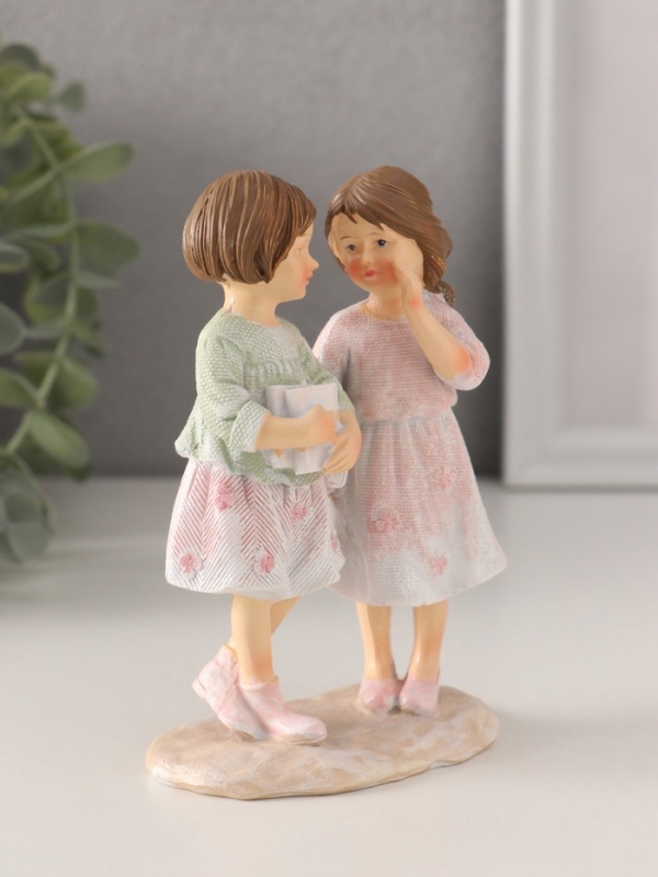 Сувенир полистоун Сувенир полистоун "Малышки-подружки" розово-зелёный 8,5х5х12,5 см