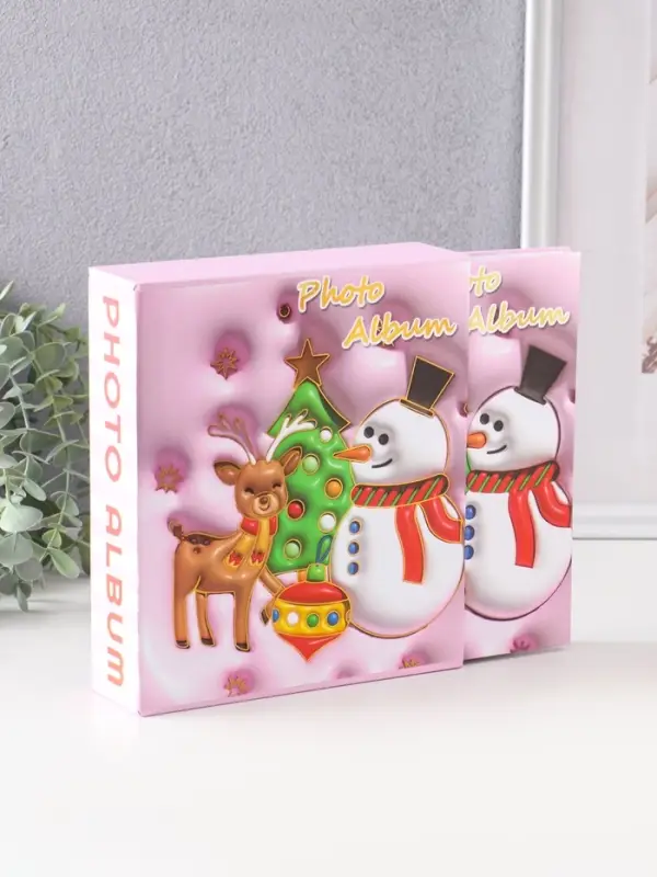 Фотоальбом на 40 фото 13х18 см Фотоальбом на 40 фото 13х18 см "Снеговик и олень у ёлки" в коробке тисн.золото 5х18х20,8 см 108762
