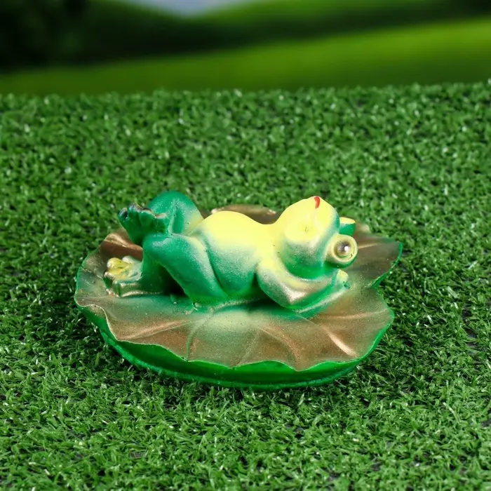 Садовая фигура из полистоуна &laquo;Лягушка на спине&raquo;, 5.5&times;13&times;13 см