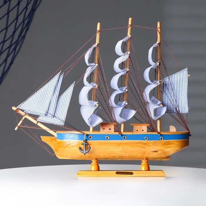 Сувенирная модель корабля &laquo;Эрна&raquo;, 40&times;7.5&times;38 см