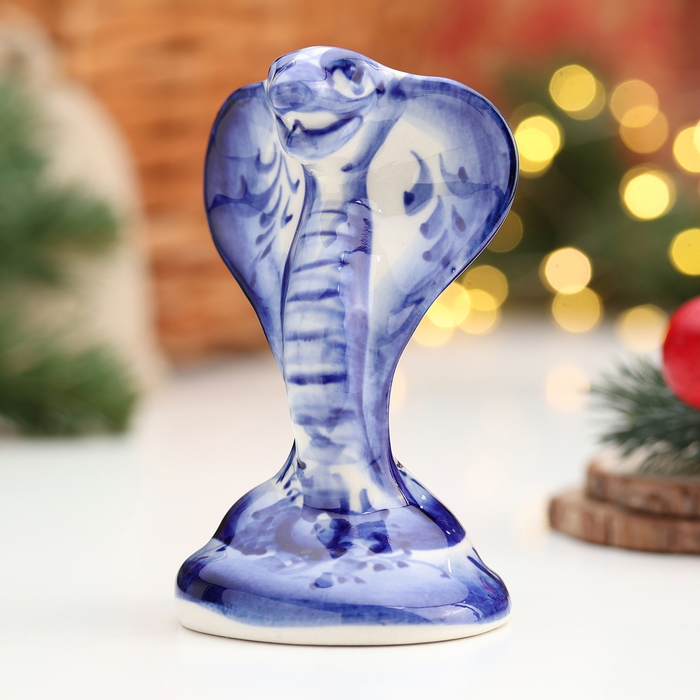 Сувенир символ года Сувенир символ года "Кобра", большая, гжель, 11х7 см