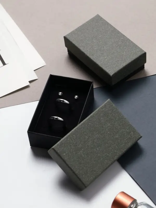 Коробочка подарочная под набор «Лофт»,5×8 см, серая, вставка чёрная Коробочка подарочная под набор «Лофт»,5×8 см, серая, вставка чёрная