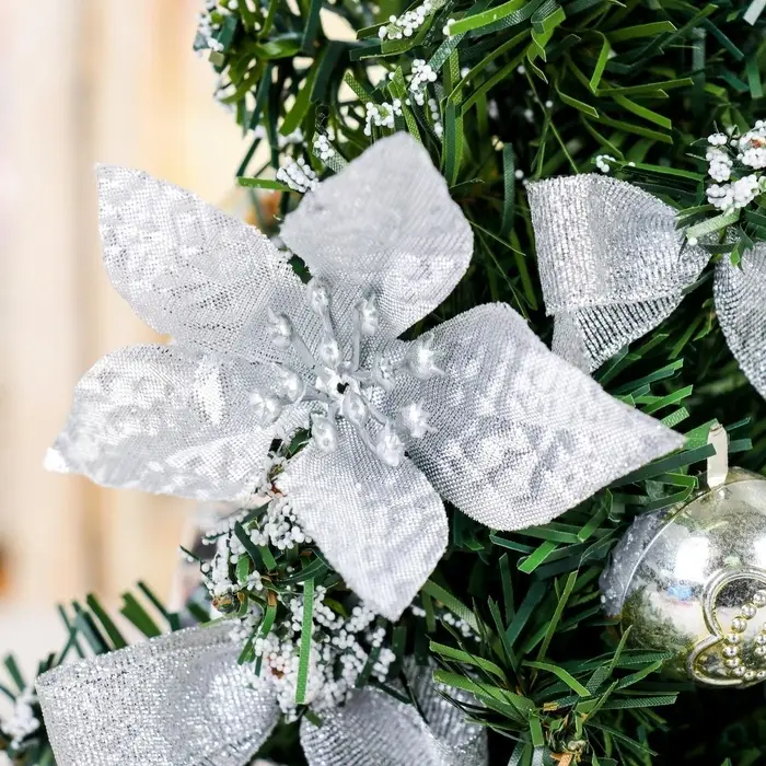 Искусственная ёлка настольная &laquo;Зимнее волшебство. Новогодний восторг&raquo;, 30 см, пуансетия серебро, ветки ПВХ отгибаются