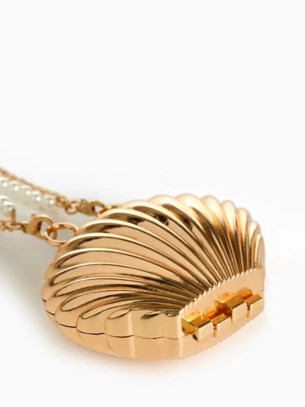 Сумка мини-клатч на магните, в форме ракушки, жёсткий корпус, на длинной цепочке, золотистая