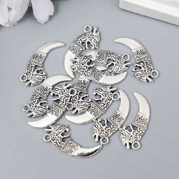 Металлический элемент, декоративная подвеска «Арт Узор. Клык дракона», серебро, 2.9×1.3 см