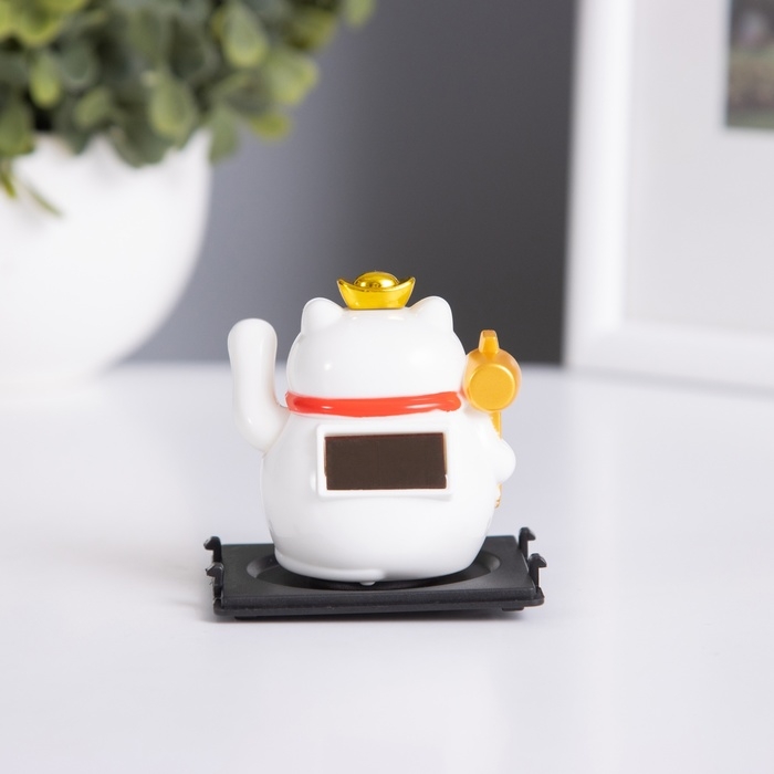 Маятник пластик Маятник пластик "Белый Манэки-нэко со слитком Ямб на голове" 5х5х6 см