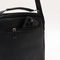 Сумка муж., 25*6,5*27, осн.отд молн, 1вн.кар.прост, 1нар.кар.мол, 1на клап-е, дл рем, черный   11072