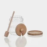 Баночка для мёда и варенья &laquo;Эко. Рельеф&raquo;, 9&times;12.5 см, с бамбуковой крышкой и ложной, на подставке, стекло, прозрачная