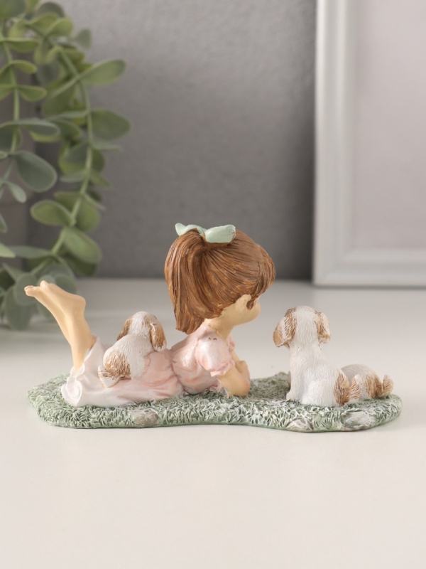 Сувенир полистоун Сувенир полистоун "Малышка в розовом платье на лужайке с щенятами" 13х6х7 см