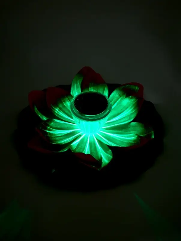 Садовый светильник для водоемов 28 х 28 х 9 см на солнечной бат-е Садовый светильник для водоемов 28 х 28 х 9 см на солнечной бат-е "Лотос" красный N008