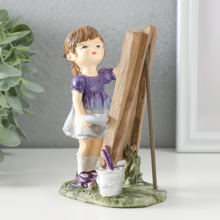 Сувенир полистоун  Сувенир полистоун "Малышка в сиреневом платье, рисует картину" 8,5х7х12,5 см