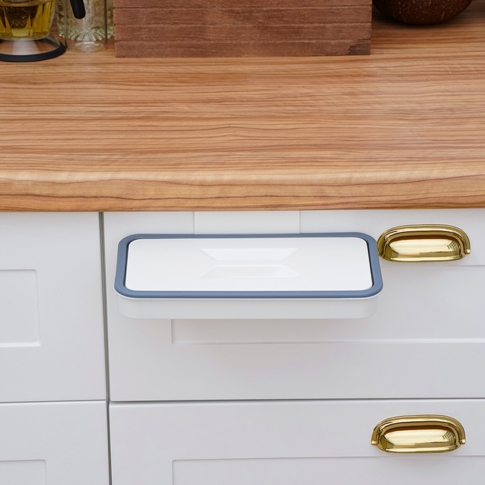 Держатель для мусорного пакета подвесной на дверцу 1,7 см, цвет белый Держатель для мусорного пакета подвесной на дверцу 1,7 см, цвет белый