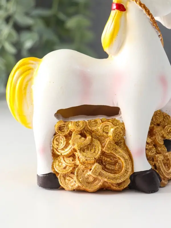 Копилка полистоун Копилка полистоун "Лошадка с ожерельем на золотых монетах" 10,5х5,5х12,8 см